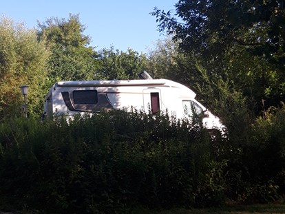 Motorhome parking space - Wohnwagen erlaubt - Campingpark Schellental
