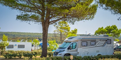 Plaza de aparcamiento para autocaravanas - Bademöglichkeit für Hunde - Croacia - Premium - Lopari Camping Resort****