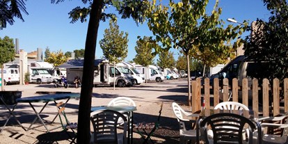 Motorhome parking space - WLAN: am ganzen Platz vorhanden - Bétera - Valencia Camper Park SL