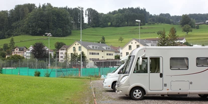 Posto auto camper - öffentliche Verkehrsmittel - Weinfelden - Wohnmobilstellplatz Iddaburg, Gähwil 