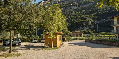Posto auto camper - Wohnwagen erlaubt - Riva del Garda - Camping Grumèl