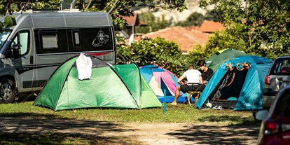 Motorhome parking space - Wohnwagen erlaubt - Italy - Camping Grumèl