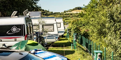 Place de parking pour camping-car - Duschen - Ronzo-Chienis - Camping Grumèl