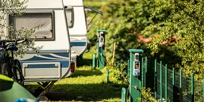 Plaza de aparcamiento para autocaravanas - Wohnwagen erlaubt - Italia - Camping Grumèl
