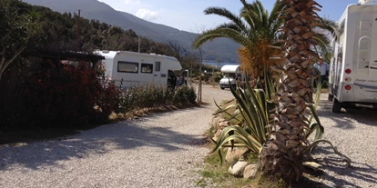Place de parking pour camping-car - Grauwasserentsorgung - Italie - Centro Balneare La Perla "Elba In Camper"