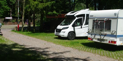 Reisemobilstellplatz - Wohnwagen erlaubt - Flöha - geplasterte Zufahrt... - Löwencamp am Landhotel "Goldener Löwe" Burgstädt
