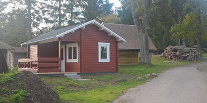 Reisemobilstellplatz - Umgebungsschwerpunkt: Berg - Zella-Mehlis - Blockhaus für bis zu 4 Personen - Wohnmobil-Ferienpark Großbreitenbach