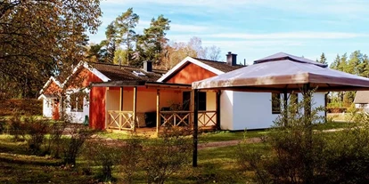 Motorhome parking space - Kosta (Südschweden) - Stellplatz mit Ferienhäusern - Tirolerstuga