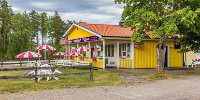 Motorhome parking space - Stromanschluss - Southern Sweden - Unser Restaurant Tyroler Stugan   - Tirolerstuga