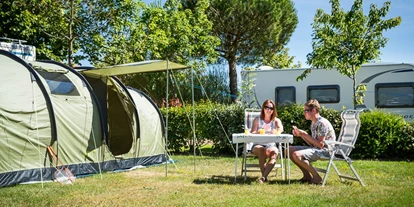 Reisemobilstellplatz - Tennis - Sérignan - Stellplatz Camping l'Air Marin - Camping Club l'Air Marin