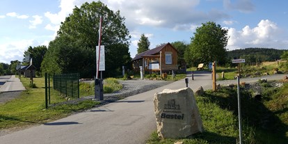 Reisemobilstellplatz - Umgebungsschwerpunkt: Berg - Huntířov - Einfahrt zum Platz - Reisemobil- und Caravanpark Bastei