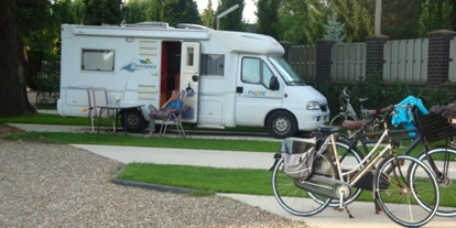 Place de parking pour camping-car - öffentliche Verkehrsmittel - Kelmis - Wohnmobilstellplatz - Camping  en Camperplaats Hitjesvijver
