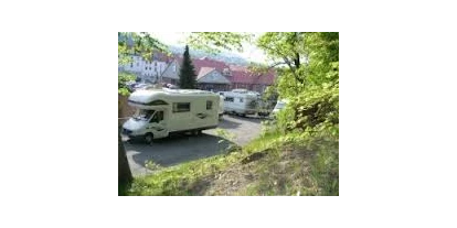 Place de parking pour camping-car - WLAN: teilweise vorhanden - Sachsen-Anhalt Süd - Kleiner Wohnmobilstellplatz direkt am Zentrum der Kleinstadt Blankenburg - gegenüber der " Barocken Gärten " - Parkplatz / Wohnmobilstellplatz an den " Barocken Gärten " Blankenburg