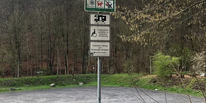Place de parking pour camping-car - Hunde erlaubt: Hunde erlaubt - Lindlar - Wohnmobilstellplatz "Brückenpark Müngsten"