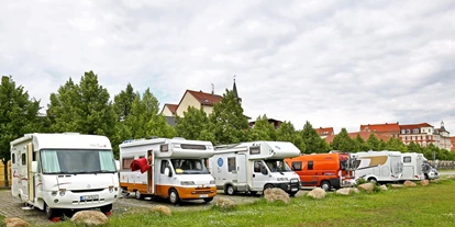 Reisemobilstellplatz - Art des Stellplatz: bei Gewässer - Bad Liebenwerda - Foto: Sebastian Schultz
Stellplatz aus Sicht des Elberadweges - Elbeparkplatz Riesa