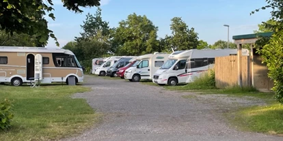 Place de parking pour camping-car - Radweg - Ottersberg - Schloss Erbhof Thedinghausen