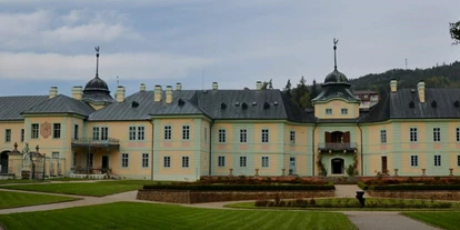 Reisemobilstellplatz - Angelmöglichkeit - Tschechien - Schloss in Manětín (26 km) - Farma Janko