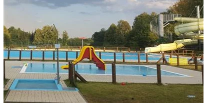 Place de parking pour camping-car - Région de Plzen - Schwimmbad in Kralovice - Farma Janko