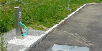Motorhome parking space - Art des Stellplatz: Sportstätte - Moosbach (Landkreis Neustadt an der Waldnaab) - Entsorgungsanlage - Wohnmobilstellplatz am Neunburger Erlebnisbad