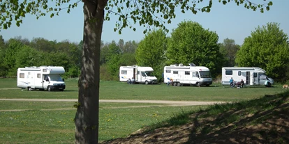 Place de parking pour camping-car - Art des Stellplatz: eigenständiger Stellplatz - Grevenbroich - Wohnmobilstellplatz Brückenkopfpark