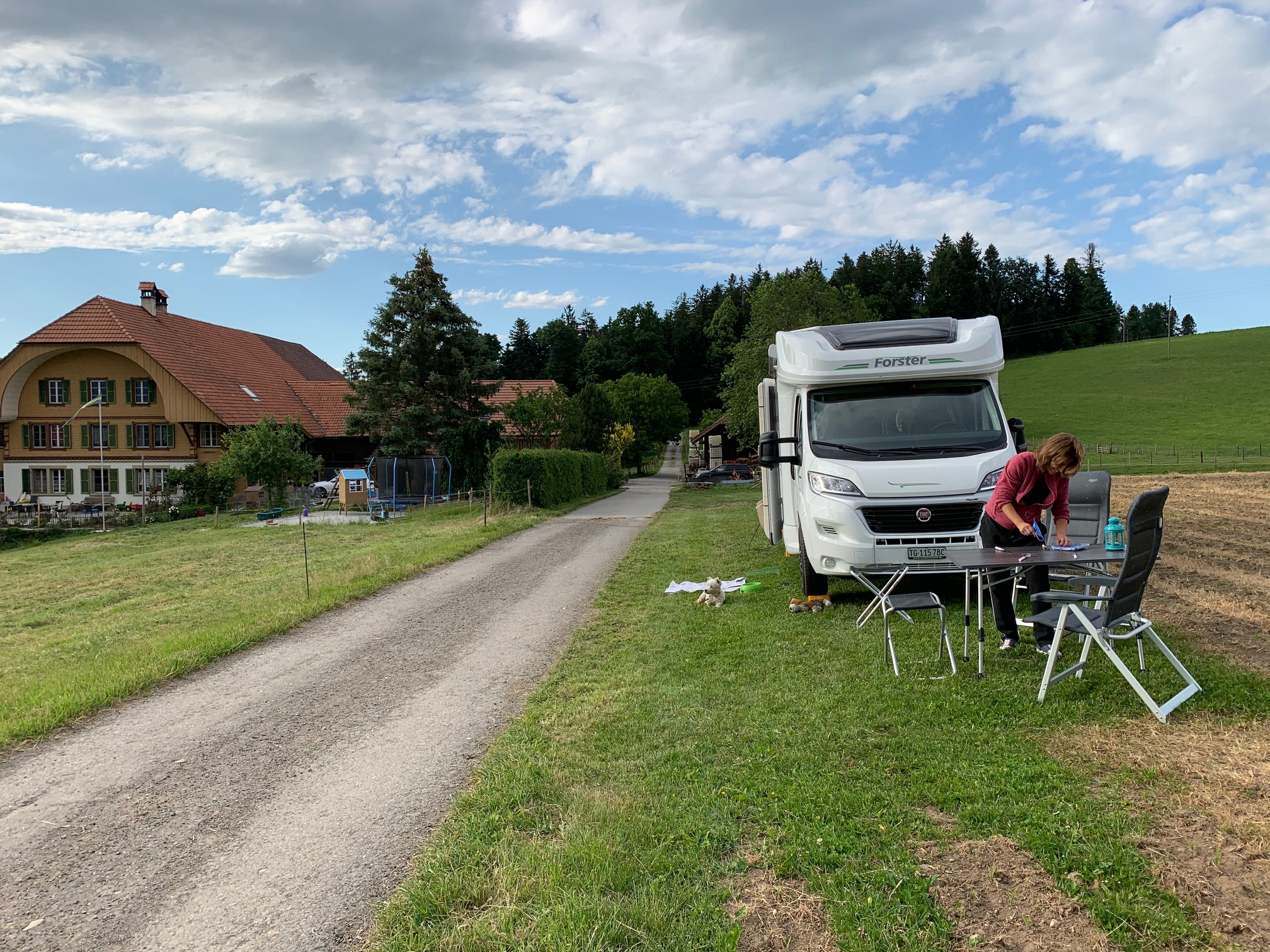 Area camper - Stellplatz für ca. 4 bis 5 Wohnmobile - Wichtrach Tannli