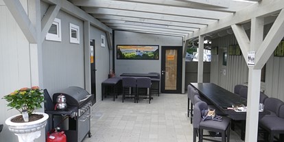 Reisemobilstellplatz - PLZ 86984 (Deutschland) - Das ist ein gemeinschaftlicher Aufenthaltsbereich in dem es sich unsere Gäste gerne gemütlich machen können und sich mit anderen Gästen unterhalten und austauschen können. - Wohnmobilpark Füssen