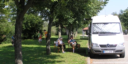 Parkeerplaats voor camper - öffentliche Verkehrsmittel - Mönchsdeggingen - Wohnmobilstellplatz Kaiserwiese - Wohnmobilstellplatz
