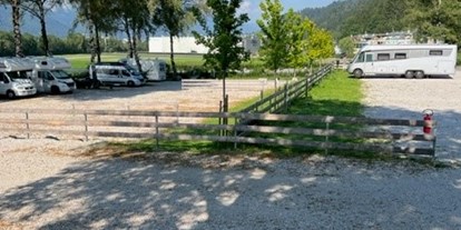 Motorhome parking space - Bademöglichkeit für Hunde - Mariatal - Stellplatz Plankenhof / Wohnmobilstellplatz Tirol 