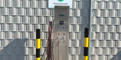 Reisemobilstellplatz - Bademöglichkeit für Hunde - Österreich - Stellplatz Plankenhof / Wohnmobilstellplatz Tirol 