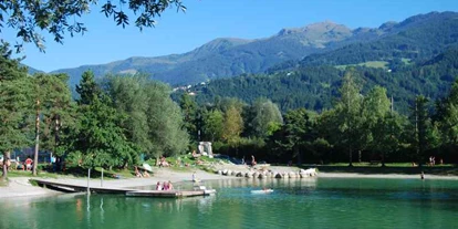 Parkeerplaats voor camper - Bademöglichkeit für Hunde - Oostenrijk - Badesee Weisslahn  2km entfernt - Stellplatz Plankenhof / Wohnmobilstellplatz Tirol 