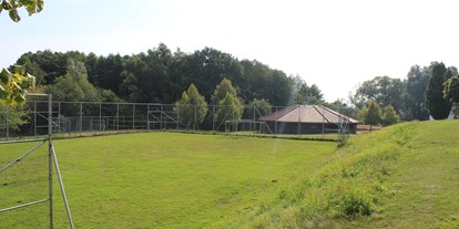 Reisemobilstellplatz - Tennis - Groß Plasten - Grillhütte und Bolzplatz - Ferienland Salem am Kummerower See