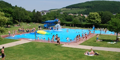 Reisemobilstellplatz - Duschen - Ettelbrück - Schwimmbad geöffnet Juni bis September - Camping Kaul
