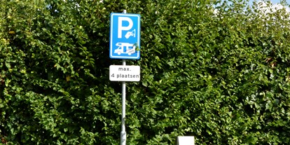 Motorhome parking space - Art des Stellplatz: bei Gaststätte - Emmerich - Die Campersäule vor der Campingplatz - Camping Ijsselstrand