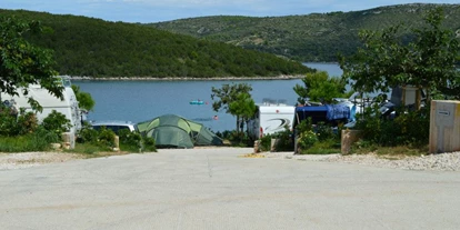 Place de parking pour camping-car - Art des Stellplatz: bei Freibad - Kožino - Camp Mandarino