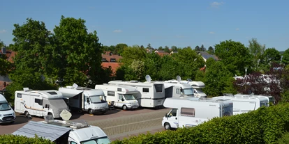 Reisemobilstellplatz - Tennis - Rhönblick - Reisemobilstellplatz an der FrankenTherme Bad Königshofen