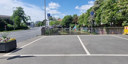 Reisemobilstellplatz - Art des Stellplatz: eigenständiger Stellplatz - Mainleus - Parkplatz in der Grünewaldstraße