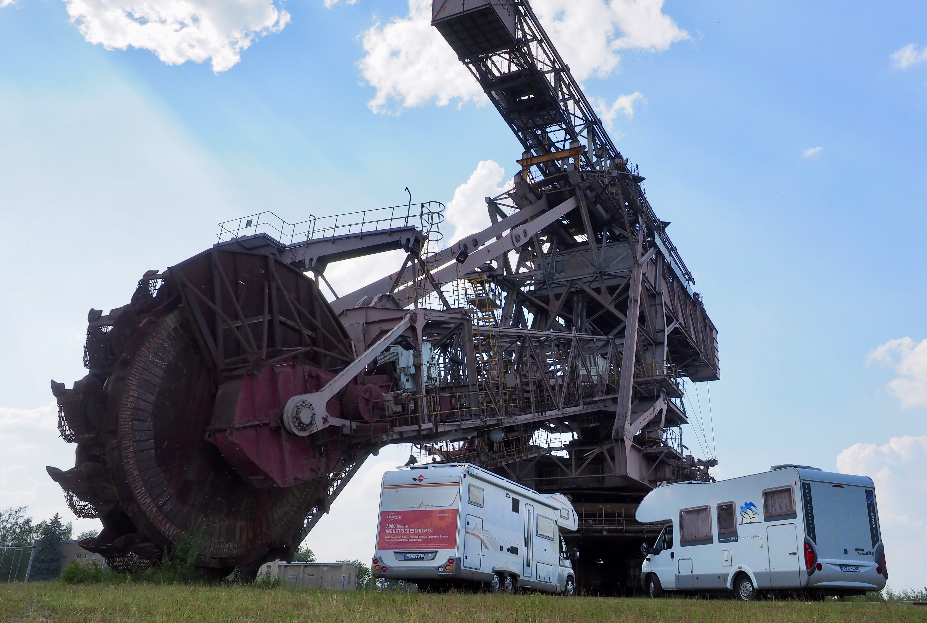Wohnmobilstellplatz - Stellplatz am Big Wheel - FERROPOLIS - Camping unter Baggern