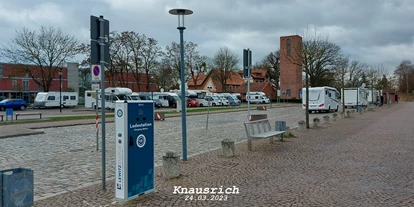 Motorhome parking space - Art des Stellplatz: eigenständiger Stellplatz - Göhlen - Parkplatz am Hafen