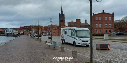 Parkeerplaats voor camper - Art des Stellplatz: eigenständiger Stellplatz - Groß Laasch - Parkplatz am Hafen