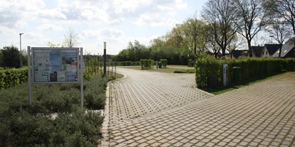 Plaza de aparcamiento para autocaravanas - Grauwasserentsorgung - Blitterswijck - Beschreibungstext für das Bild - Stellplatz am Fitnessbad