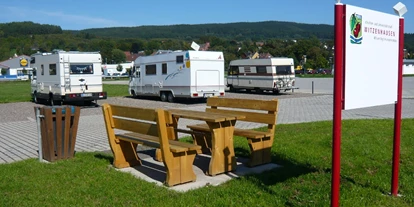 Parkeerplaats voor camper - Art des Stellplatz: eigenständiger Stellplatz - Niestetal - Stellplatz am Josef-Pott-Platz