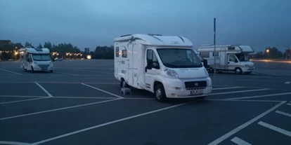 Motorhome parking space - Art des Stellplatz: bei Hotel - Gelbensande - Karls Erlebnis-Dorf