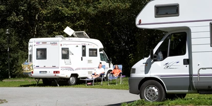 Place de parking pour camping-car - Hunde erlaubt: Hunde erlaubt - Außernzell - Parkplatz am Freizeitpark Solla