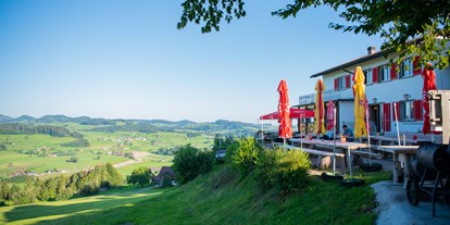 Reisemobilstellplatz - Umgebungsschwerpunkt: am Land - PLZ 9657 (Schweiz) - Aussichtsreiche Sonnenterrasse - Restaurant Käserei Berghof