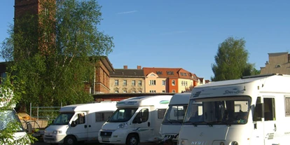 Reisemobilstellplatz - Grauwasserentsorgung - Schopsdorf - Wohmobile vor der Alten Feuerwache - Wassersportzentrum Alte Feuerwache