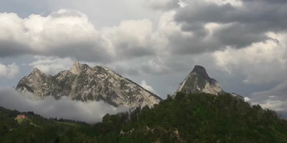 Plaza de aparcamiento para autocaravanas - Art des Stellplatz: bei Sehenswürdigkeit - Eschenbach LU - Blick auf die Mythen (Richtung Osten) - Vogelmatt Steinen