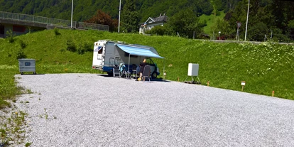 Reisemobilstellplatz - Hunde erlaubt: Hunde erlaubt - Flumserberg Tannenheim - Zufriedene Gäste - Luchsingen beim Bahnhof