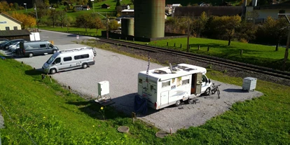 Parkeerplaats voor camper - Matt (Glarus Süd) - Luchsingen beim Bahnhof