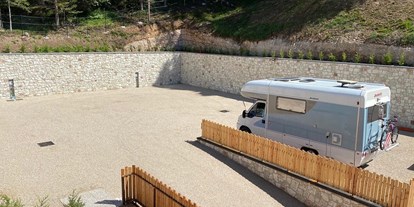 Motorhome parking space - Wohnwagen erlaubt - Italy - Stellplatz Laugen CamperStop