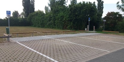 Motorhome parking space - Umgebungsschwerpunkt: am Land - Adelsdorf - Festplatz Seukendorf